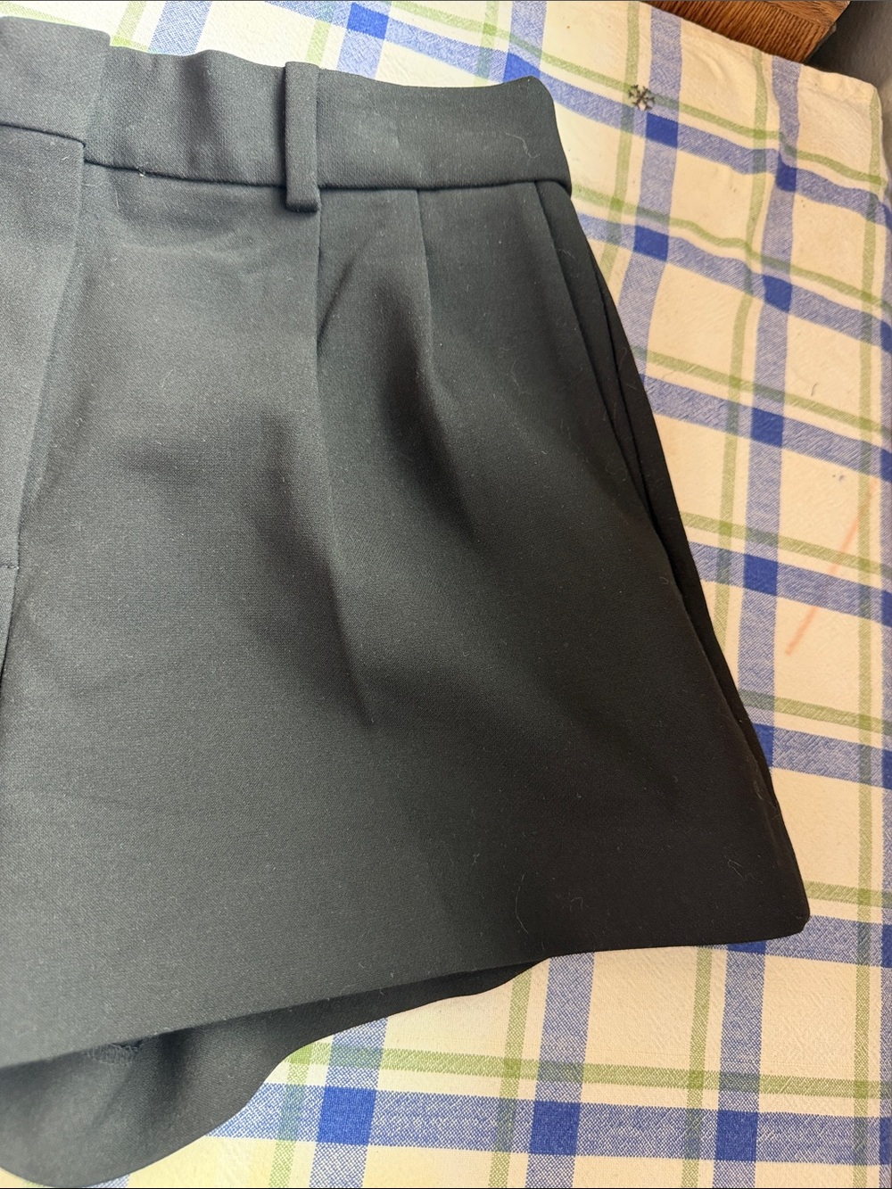 Babaton (by Aritzia) Women's Black Tailored Pleat Front Shorts 0 - Picture 7 of 13